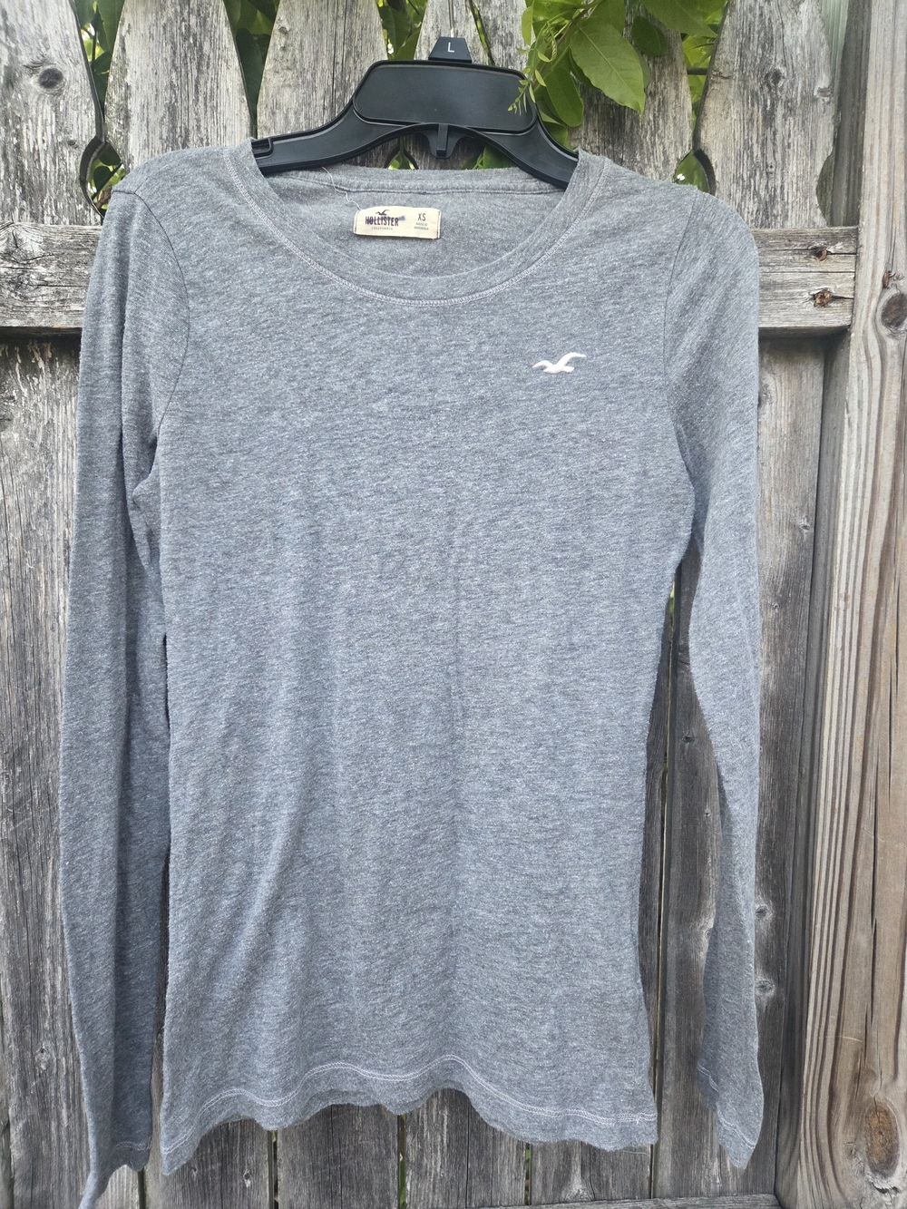 Hollister Classic Gray Long Sleeve Tee
